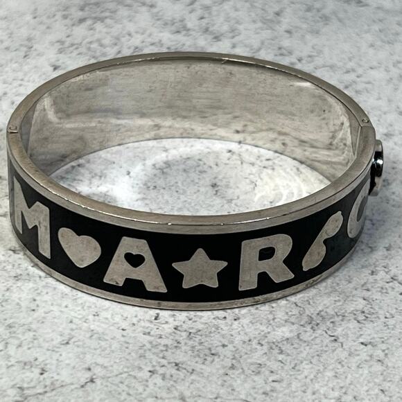 Marc Jacobs Black Silvertone Thick Clamper Bangle Graphic Icon Text Logo hinged - Picture 2 of 6